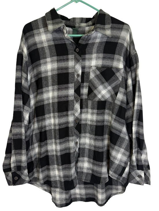 wild fable Tops - 3/$20 Wild Fable Black and White Long Sleeve Button Down Plaid Shirt Jacket